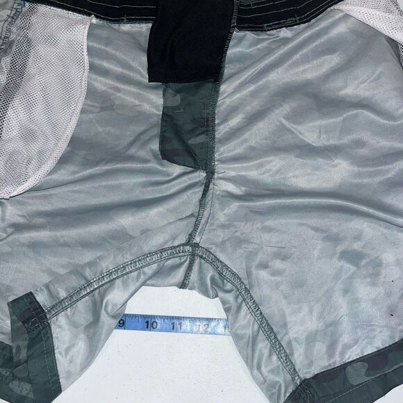 Shark Tee Men’s Board Camo 19” Shorts 32 Pockets Beach Swim Casual Vacation - Picture 9 of 10